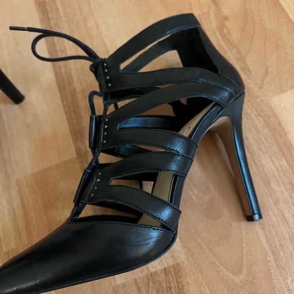 Jessica Simpson - Corset Heel - Picture 4 of 5